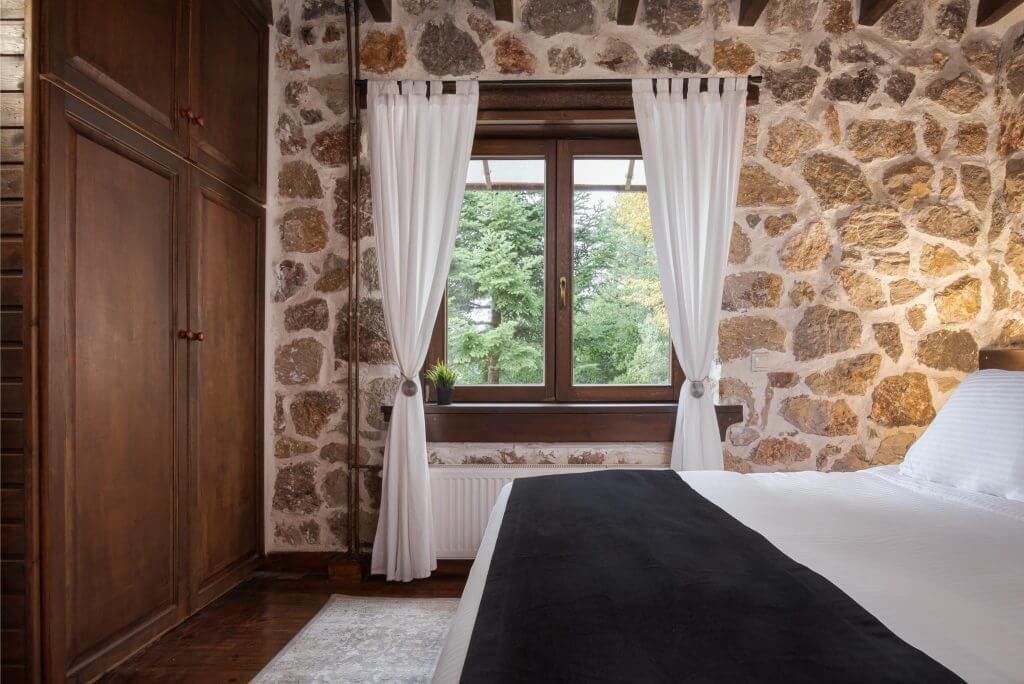 Parnassus Woodstone Chalet