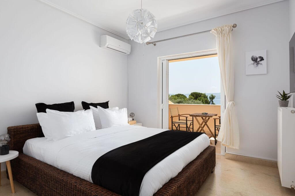 Eretria Luxurious Seafront Villa