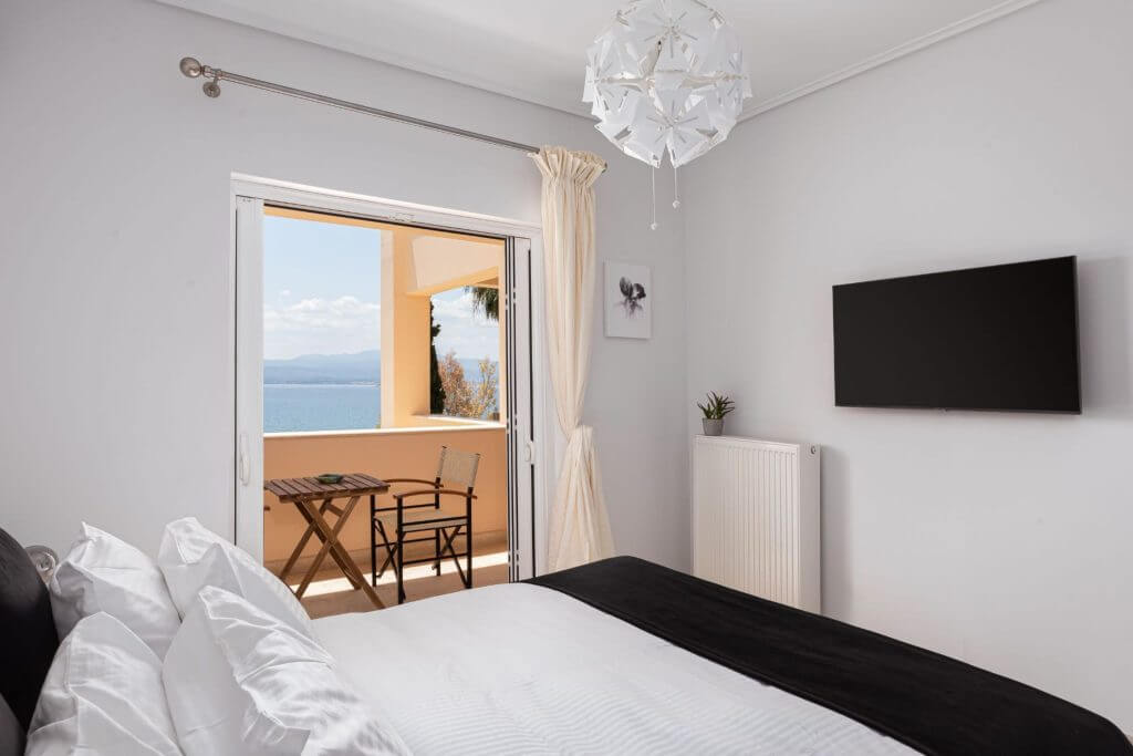 Eretria Luxurious Seafront Villa